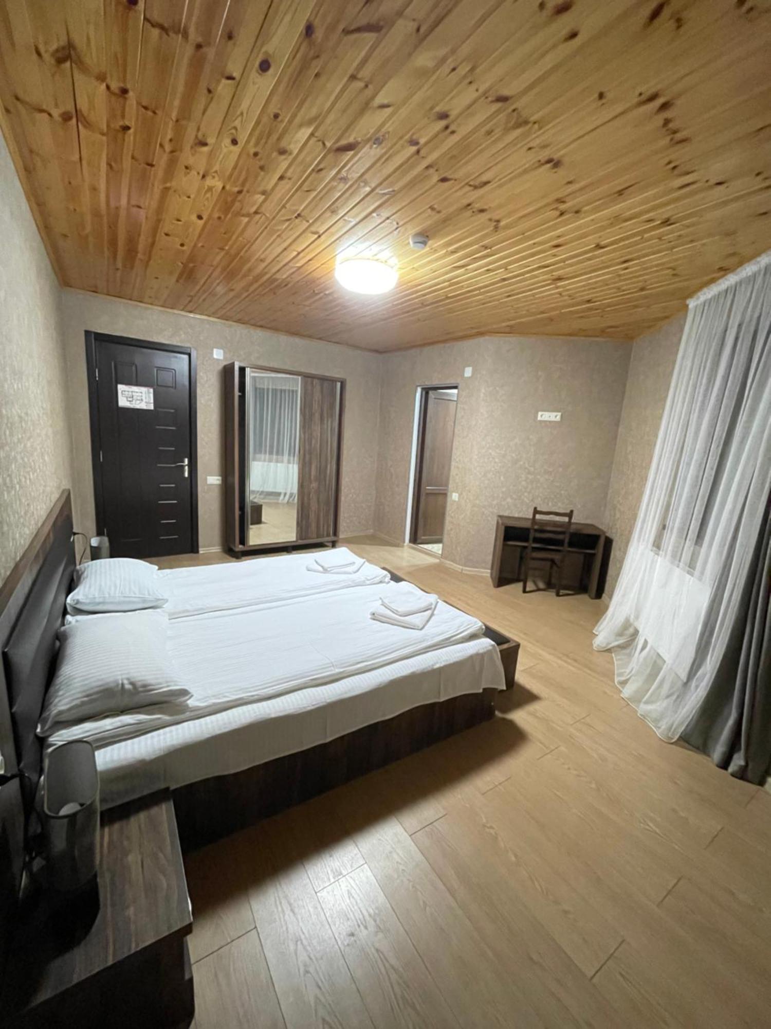 Hotel Elite House Mestia Quarto foto