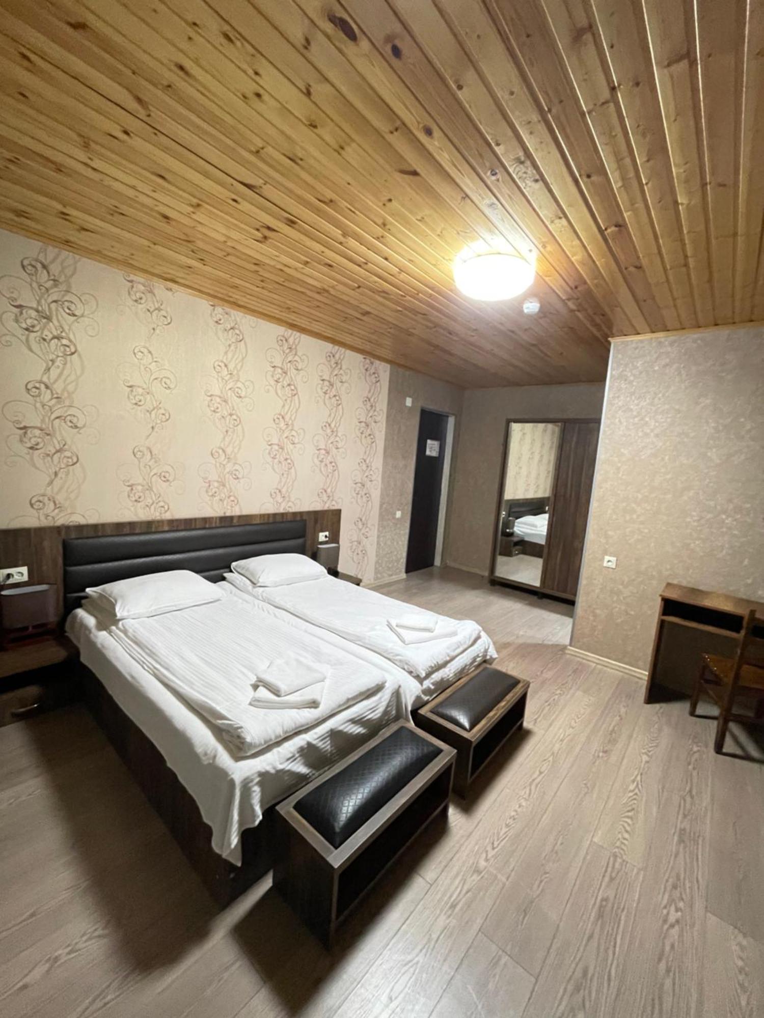 Hotel Elite House Mestia Quarto foto