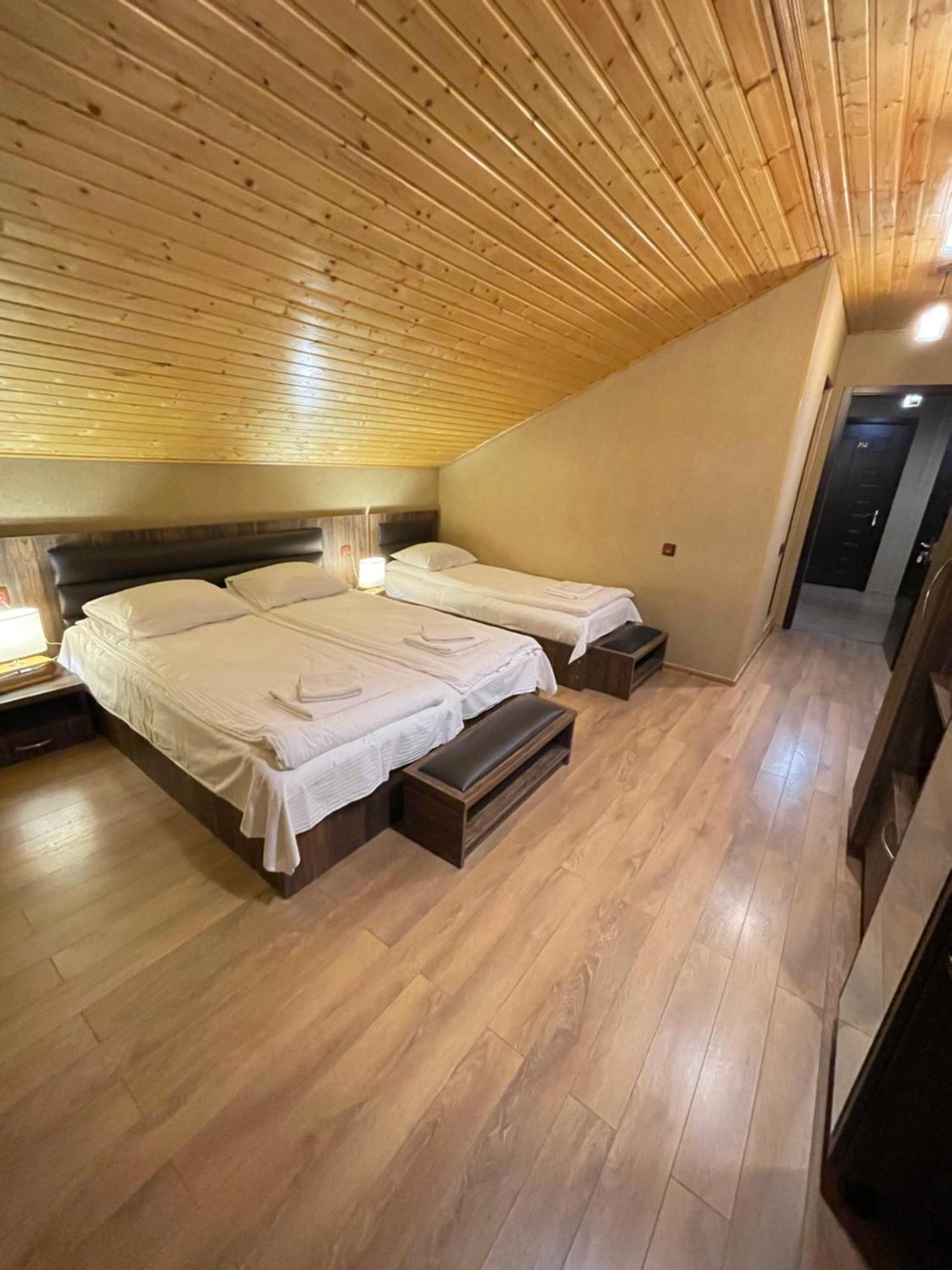 Hotel Elite House Mestia Quarto foto